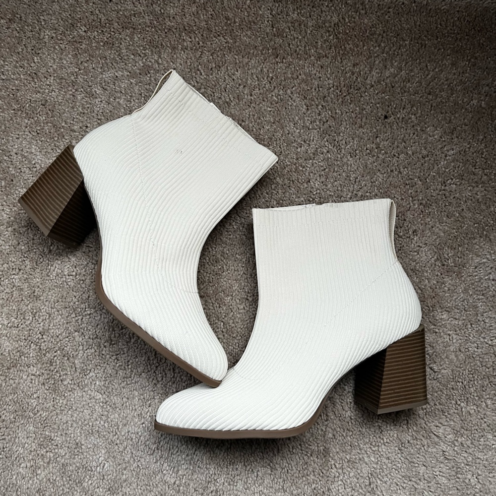 White Knit Pointed Booties Size 13